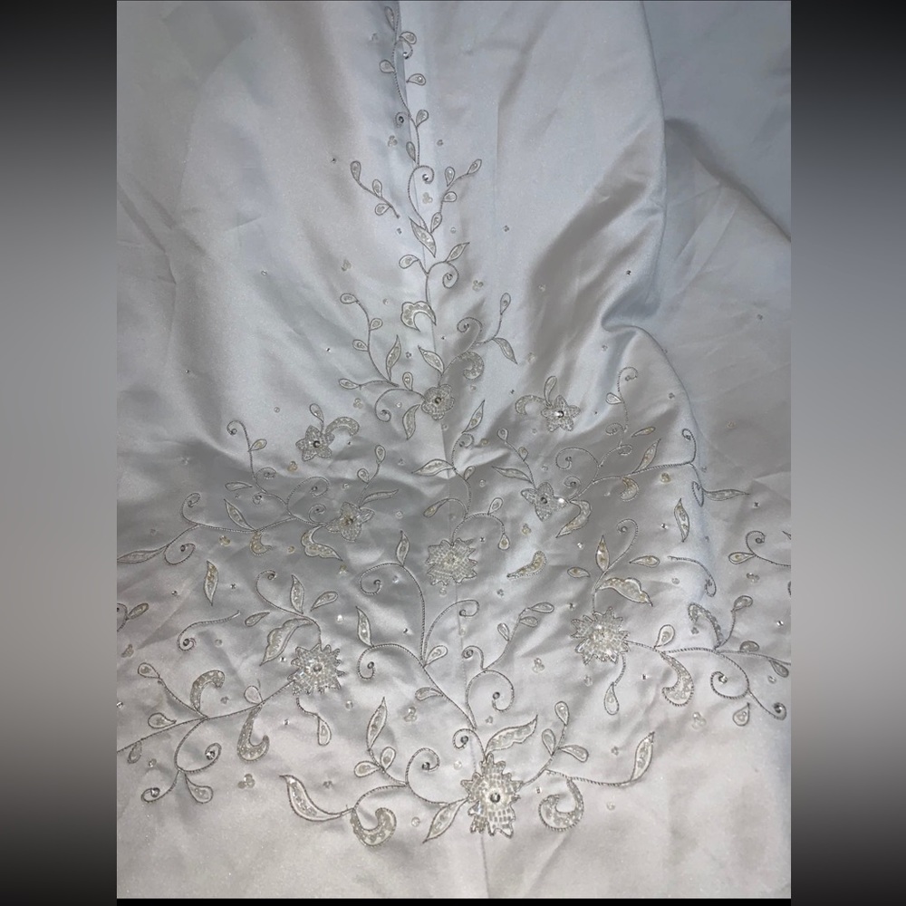 BOUTIQUE WEDDING GOWN SIZE 12 - Picture 10 of 11